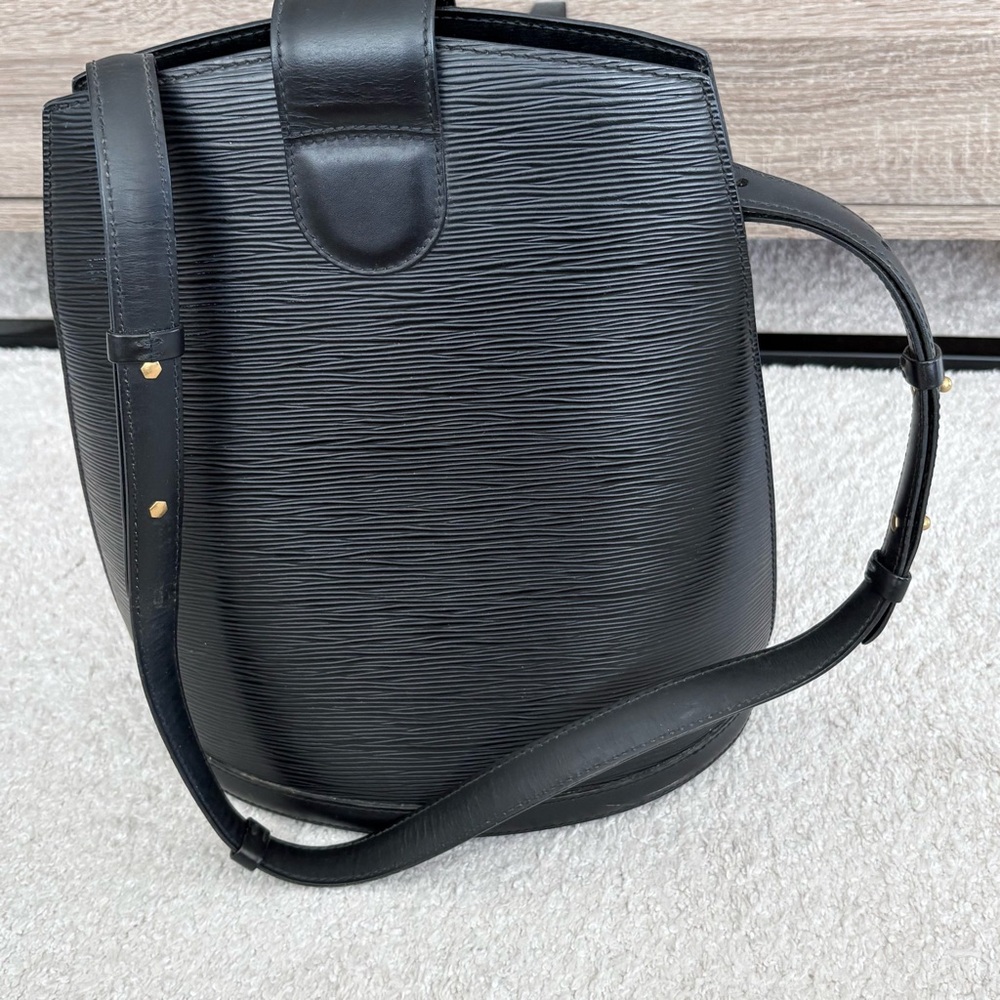 Louis Vuitton Epi Cluny Black Leather Bucket Bag - Picture 4 of 12